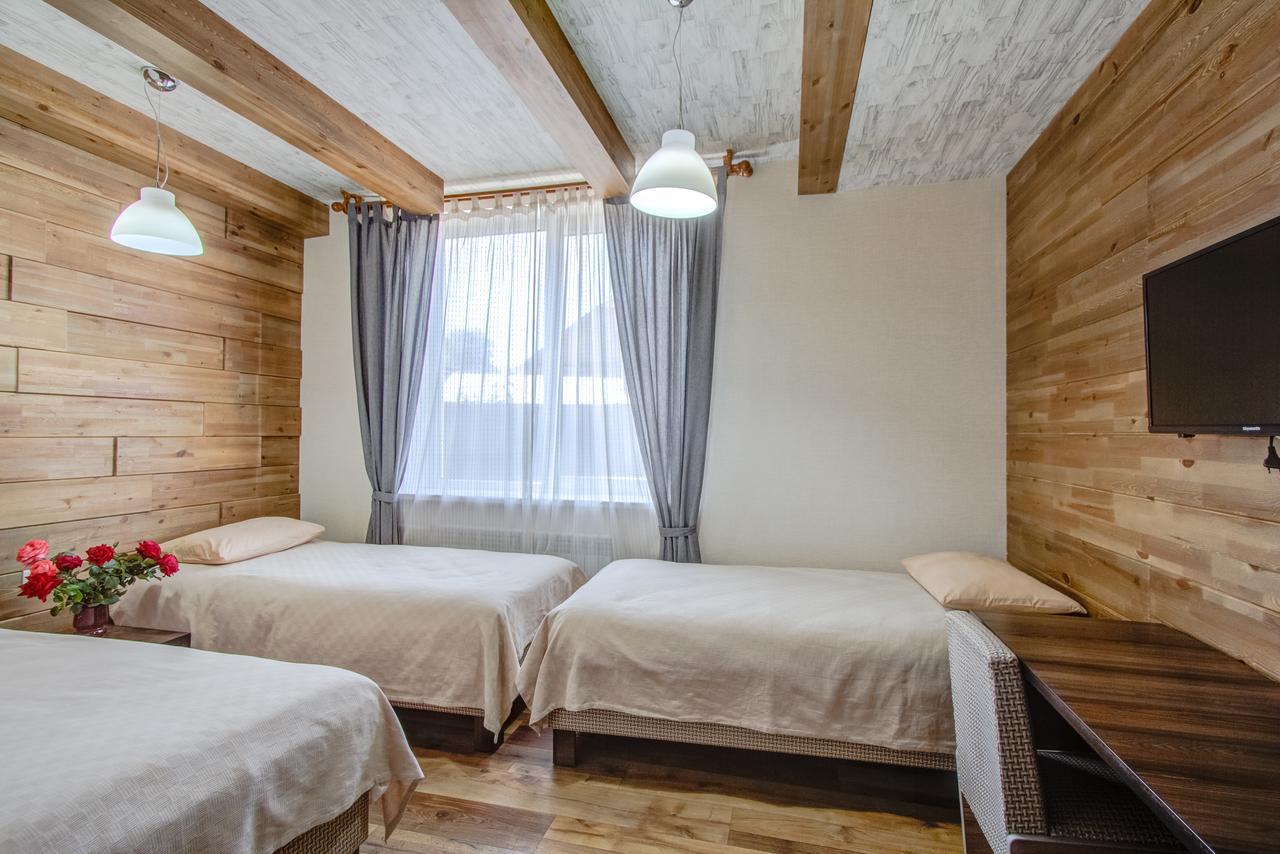 Hillside Karakol B&B エクステリア 写真