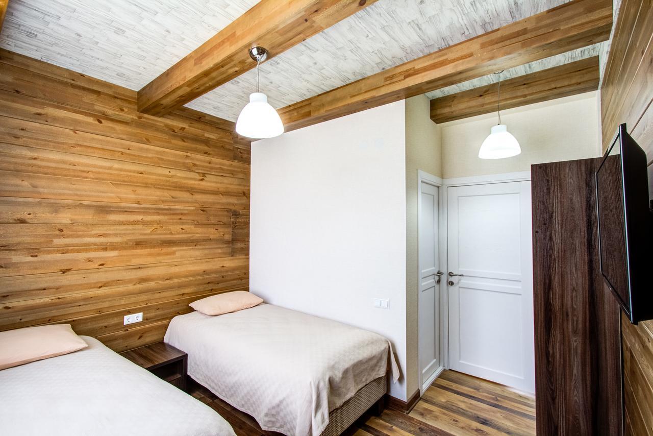 Hillside Karakol B&B エクステリア 写真