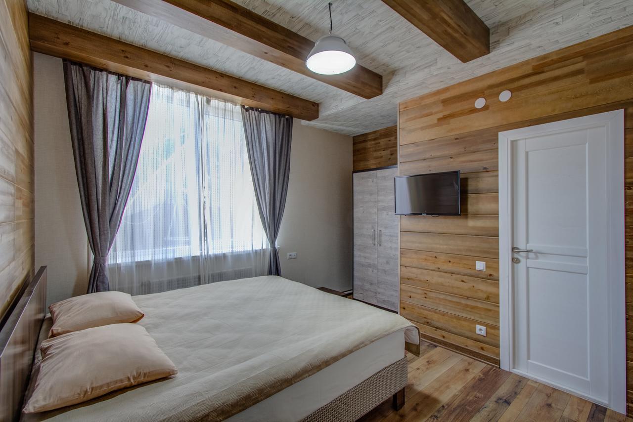 Hillside Karakol B&B エクステリア 写真