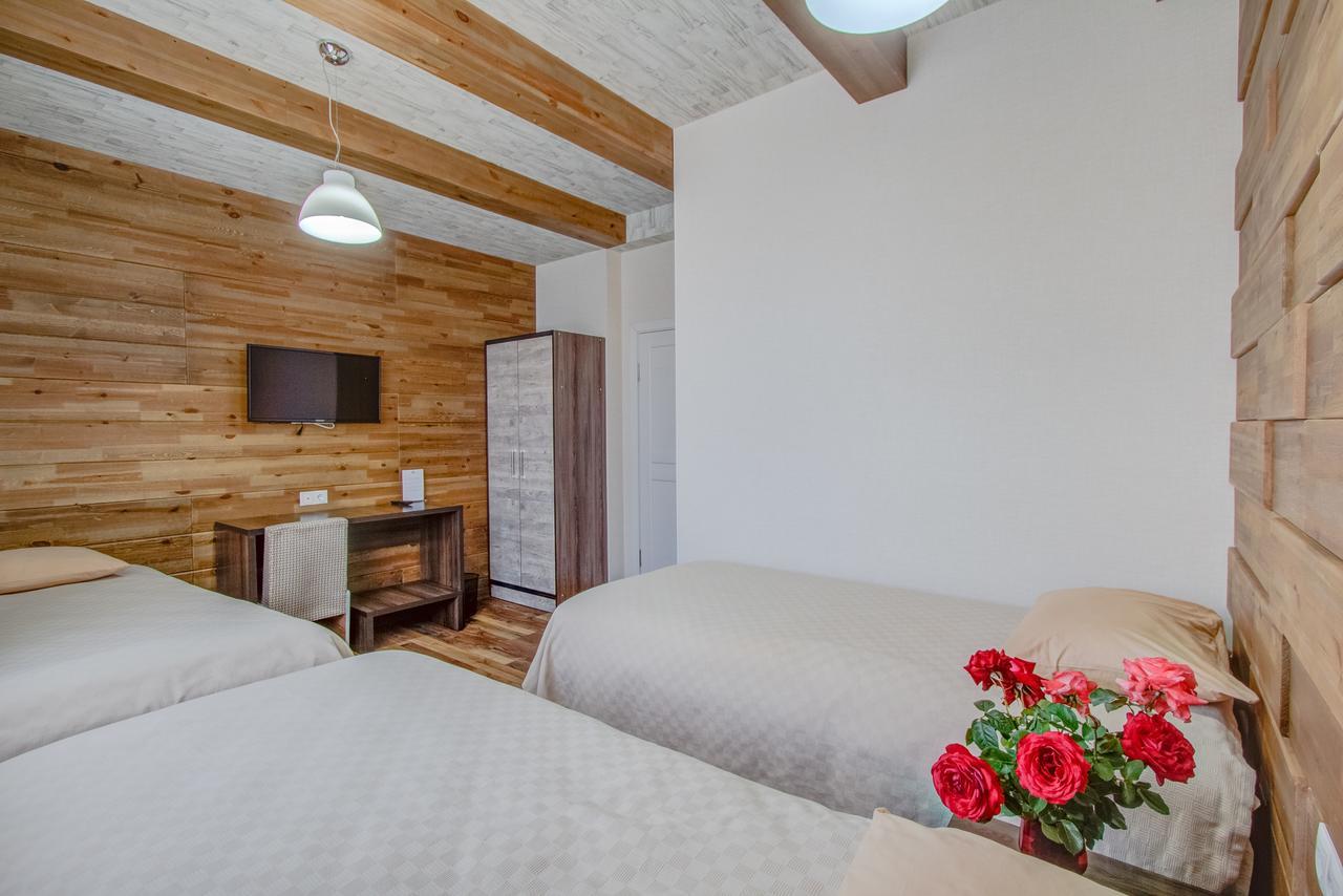 Hillside Karakol B&B エクステリア 写真