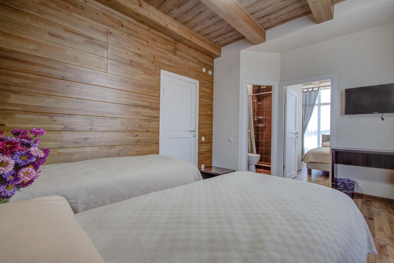 Hillside Karakol B&B エクステリア 写真