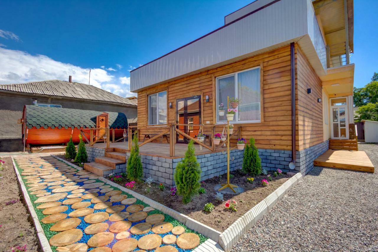 Hillside Karakol B&B エクステリア 写真
