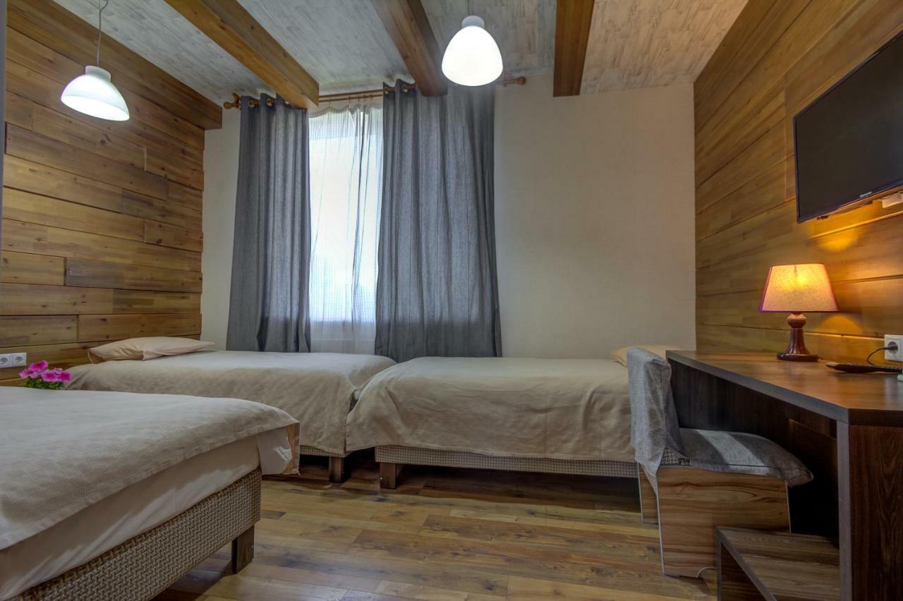 Hillside Karakol B&B エクステリア 写真