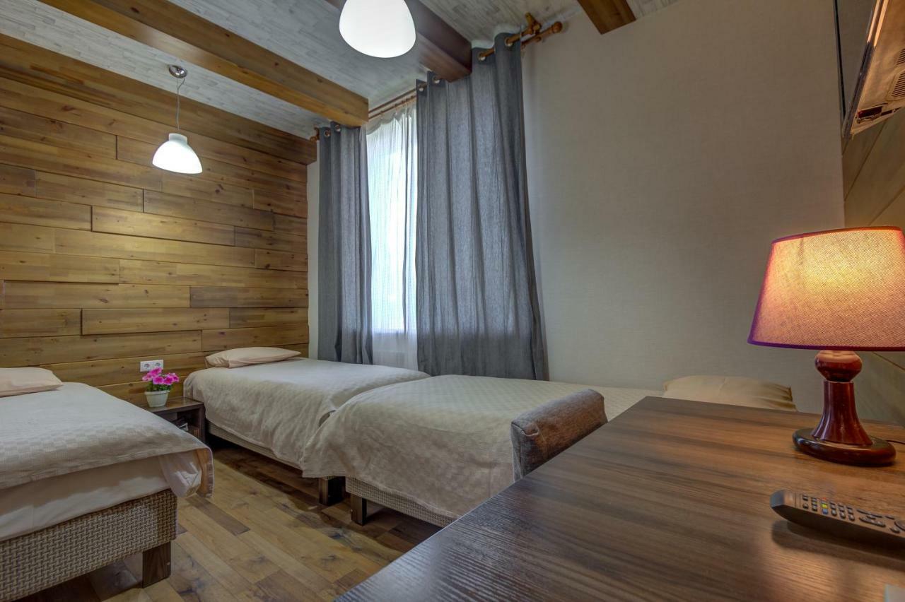 Hillside Karakol B&B エクステリア 写真