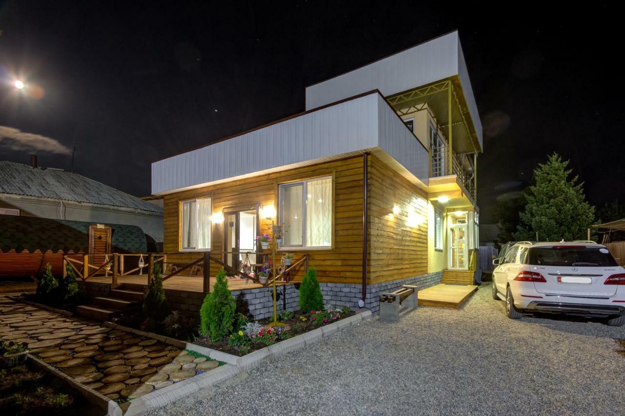 Hillside Karakol B&B エクステリア 写真